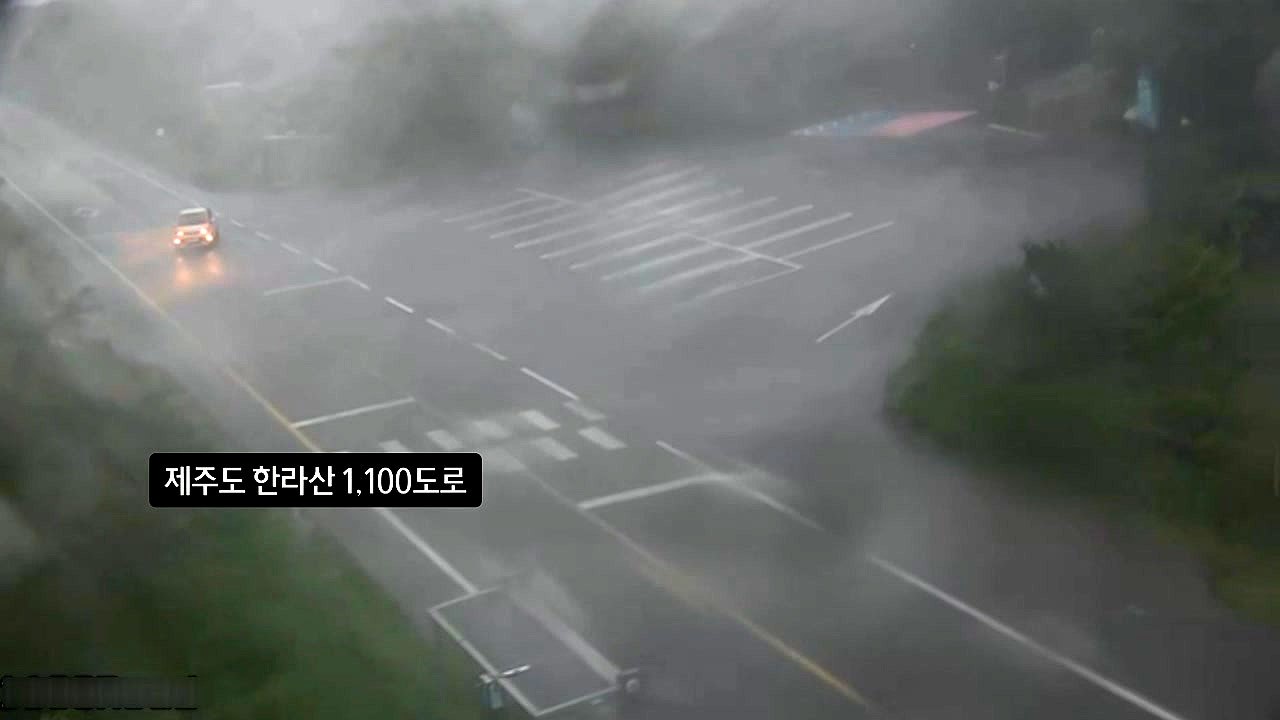 강풍에 흔들 흔들...이 시각 CCTV로 본 제주 / YTN