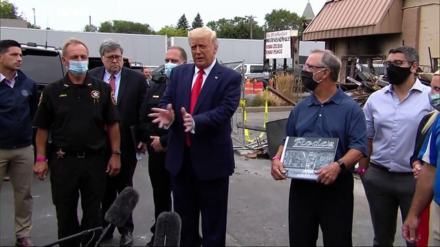 Trump culpa políticos de extrema-esquerda pelos tumultos de Kenosha