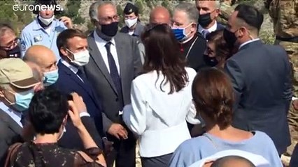 شاهد: الرئيس الفرنسي يزرع شجرة أرز في محمية أرز جاج في شمال بيروت