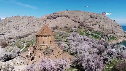 - Akdamar Anıt Müzesinde ayin hazırlığı