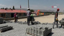 Erciş Belediyesi, 3 mahallede daha kilitli parke taşı çalışması başlattı
