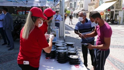Edirne Valiliği’nden vatandaşlara aşure ikramı