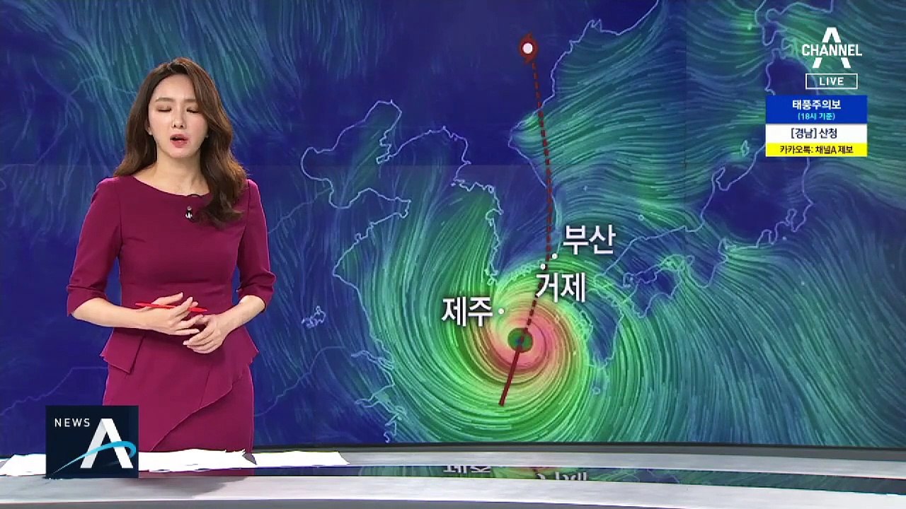 자동차 넘어지고 신호등 휘고…제주 강풍 피해 속출
