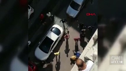 Sokak ortasında bıçaklı kavga | Video