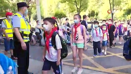 Çin’de öğrenciler yeniden okula döndü