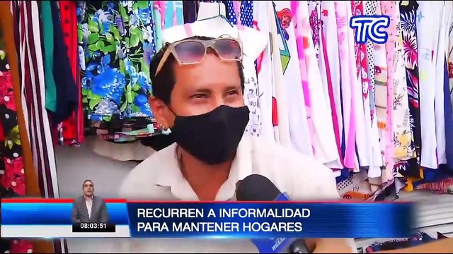 Aumenta el número de vendedores informales en Guayaquil, a partir de las 5 de la mañana personas se ubican en las esquinas de las calles del puerto principal
