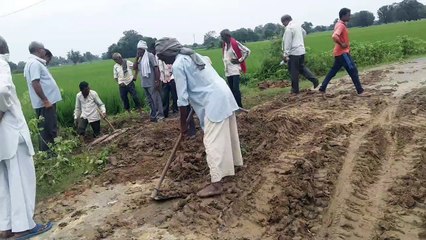 Video herunterladen: ग्राम कांकरपुर में दबंगों से खाली कराया गया नाली का कब्जा