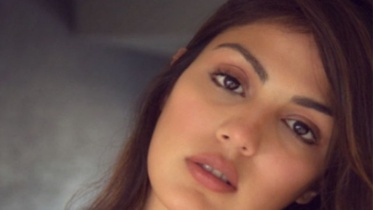 Sushant Case में Rhea Chakraborty का ऐसा Drugs Connection जो हैरान कर देगा आपको ! | FilmiBeat