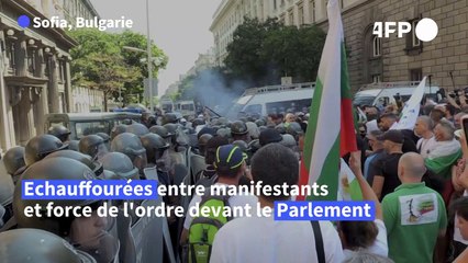 Bulgarie: échauffourées avant l'examen d'un projet de constitution