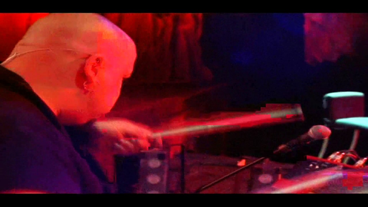 Mylène Farmer (live) — “Porno Graphique” ↔ (De Mylène Farmer : Avant que l'ombre... À BERCY / 2006)