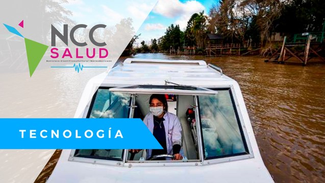 Lei­la Pe­lu­so, la ve­te­ri­na­ria que atien­de mas­co­tas a bor­do de una lan­cha