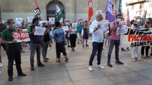 Concentración de sindicatos en Pamplona para pedir un 