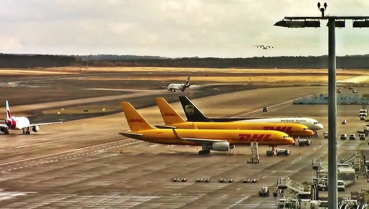 Planespotting KölnBonn Landen 32R – 1