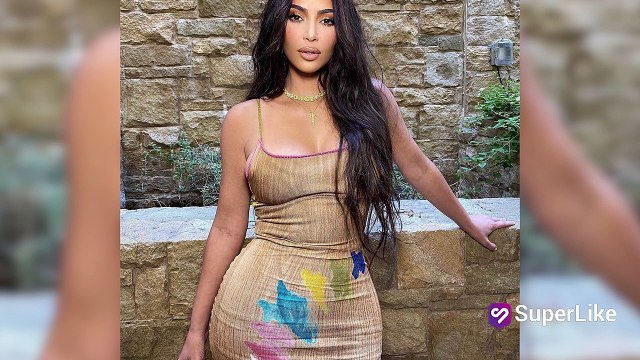 Kim Kardashian lució sus envidiables curvas en diminuto bikini y en la playa