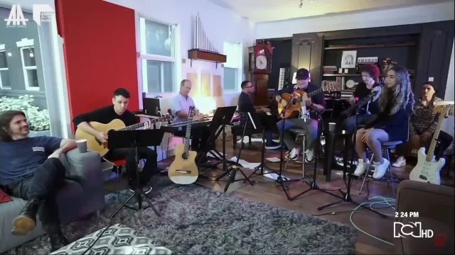 Ella es Ela Taubert, la colombiana que cantó con Alejandro Sanz y Juanes