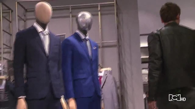 ¡Wow! Estas son las prendas que no pueden faltar en el clóset de Carlos Torres