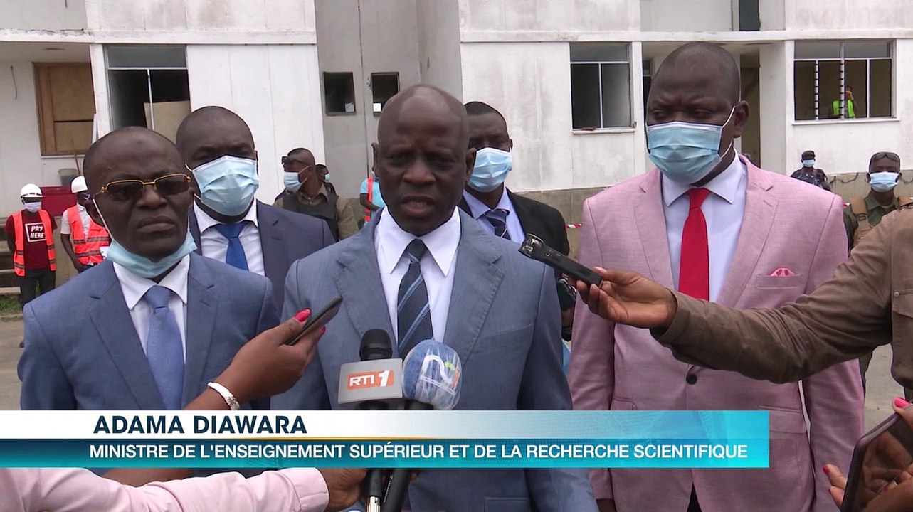 Le Ministre de l'Enseignement Superieur, Adama Diawara visite les cités universitaires d'Abidjan.