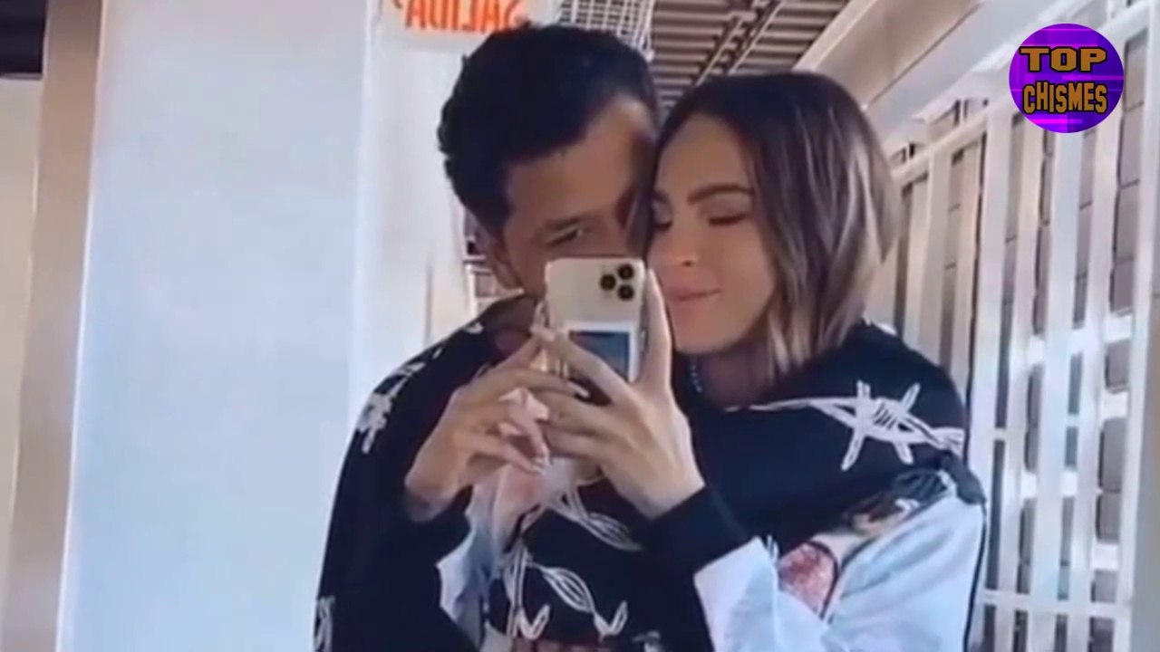 Christian Nodal se enoja por el vestidito de Belinda y “La mandó a cambiarse”