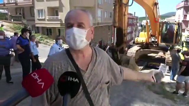 Sancaktepe'de yokuş aşağı kayan tır dört araca çarparak durabildi