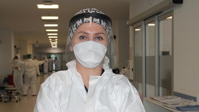 Coronayı yenen hemşire: 23 adımlık odada yürüyüş yaptım