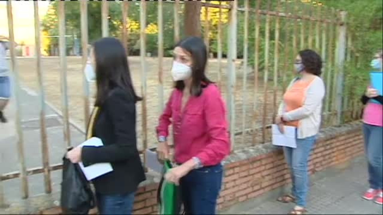 Se retoman los test a los profesores de Madrid tras las aglomeraciones vividas la jornada anterior