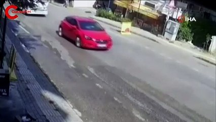 Akıllara durgunluk veren motosiklet kazası kamerada