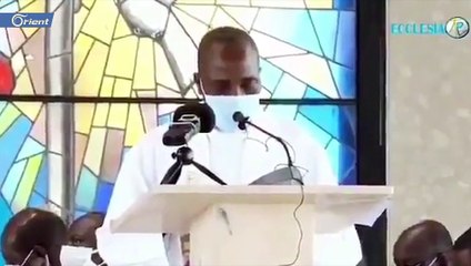 وفاة  قس على المنبر أمام رعيته