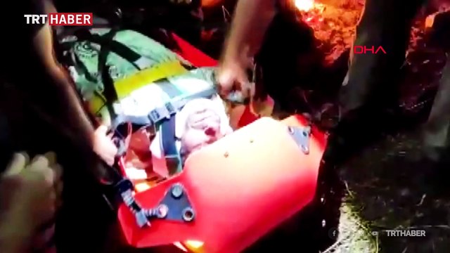 Kayalıklardan düşen çoban askeri helikopterle kurtarıldı