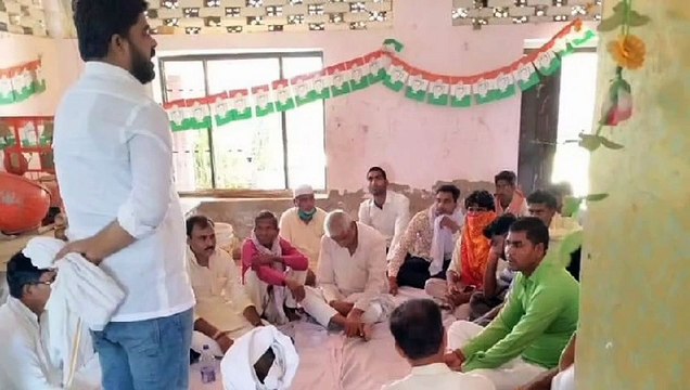 इटावा: पूर्व शहर अध्यक्ष ने पार्टी कार्यकर्ताओं के साथ की बैठक