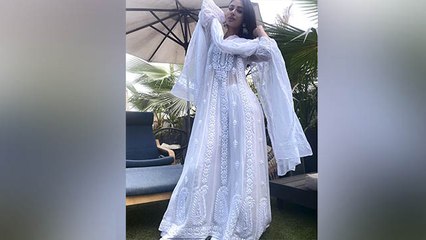 Mouni Roy की तरह आपको भी है White Color से प्यार, जरुर करें ये Look Copy । Boldsky