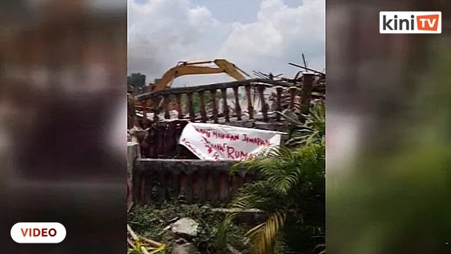 'Kenapa nak salahkan rumah kami kalau banjir tetap datang_ Ini tak adil'