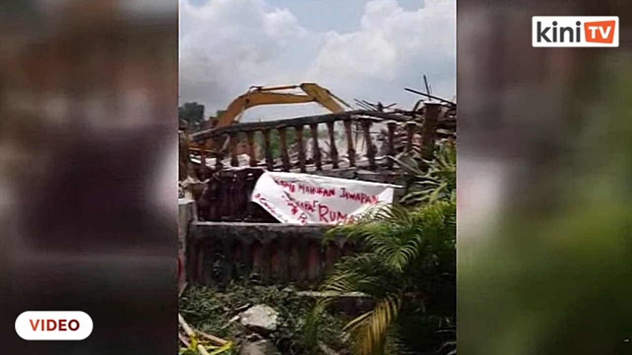 'Kenapa nak salahkan rumah kami kalau banjir tetap datang_ Ini tak adil'