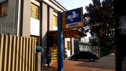 Agência dos Correios da Rua Souza Naves amanhece fechada