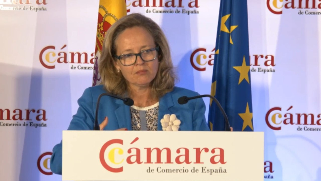 Calviño destaca que es momento de "arrimar el hombro"