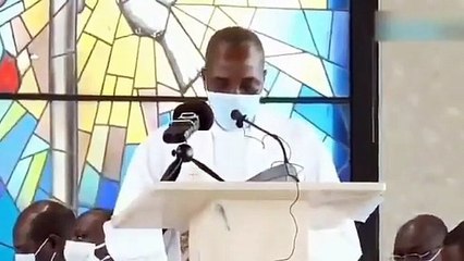 رجل دين يفقد حياته على المنبر أمام الحضور: الصرخات كانت في كل مكان