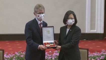 Taiwán condecora al fallecido líder checo en un polémico viaje del jefe del Senado