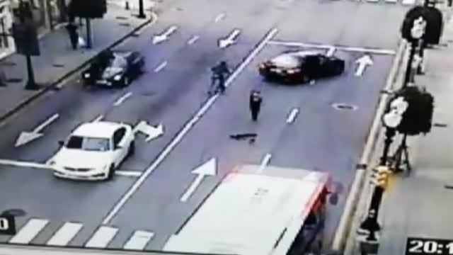 Un conductor ebrio atropella a un chico que circulaba en patinete en Gijón