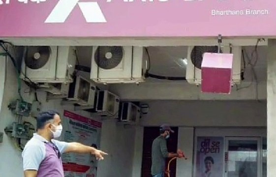 नगर पालिका के द्वारा बैंकों को किया गया सैनिटाइज