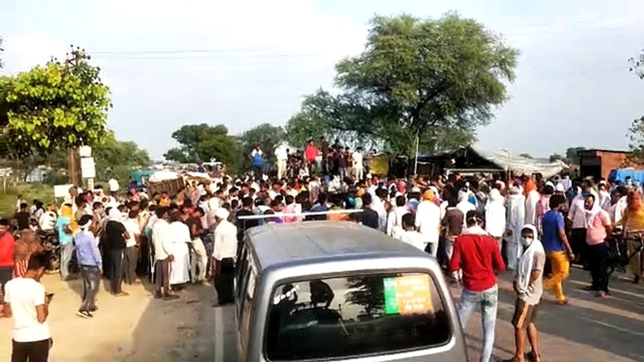 वृंदावन रोड पर आक्रोशित परिजनों ने लगाया जाम