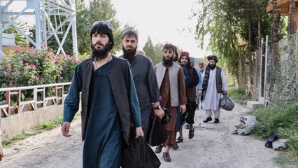 الحكومة الأفغانية تفرج عن 400 أسير من طالبان كانت ترفض إطلاق سراحهم