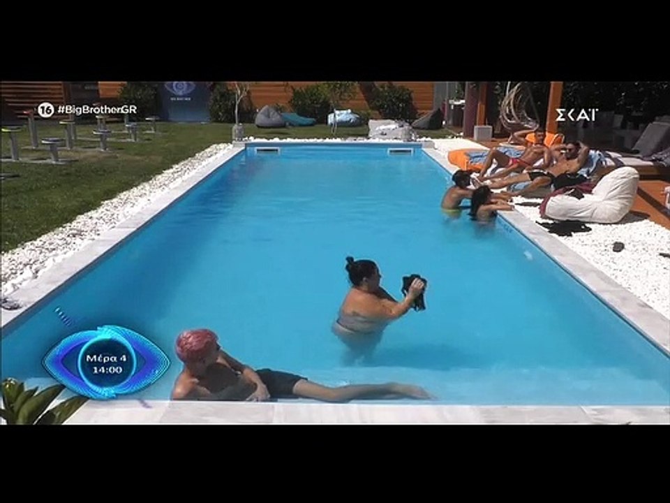 Big Brother: Κλάμα! Η Αφροδίτη πέταξε το πάνω μέρος του μαγιό της και μάντεψε τι έγινε