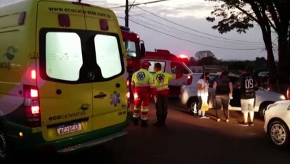 Télécharger la video: Motociclista fica gravemente ferido em acidente na marginal da BR-277