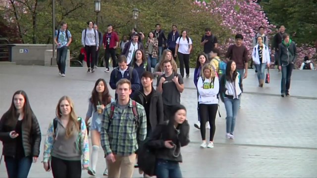 美, 개강 이후 대학교 집단 발병 속출... 2만5천 명 감염 / YTN