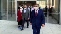Sağlık Bakanı Koca: 'Binali Yıldırım Bey ve kıymetli eşi Semiha Hanım’ın Ankara Şehir Hastanemizde yapılan tetkiklerinde COVID-19 testleri pozitif çıkmıştır. Şu an için durumları iyi ve kendilerini evde tedavileri için hastanemizden uğurladı