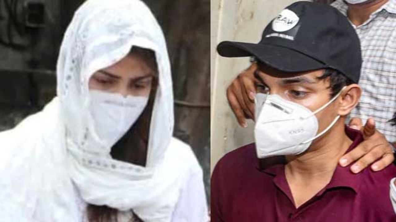 Sushant Singh Rajput: Rhea ने Showik से मंगवाई थी Drugs, Whats App chat से खुलासा | FilmiBeat