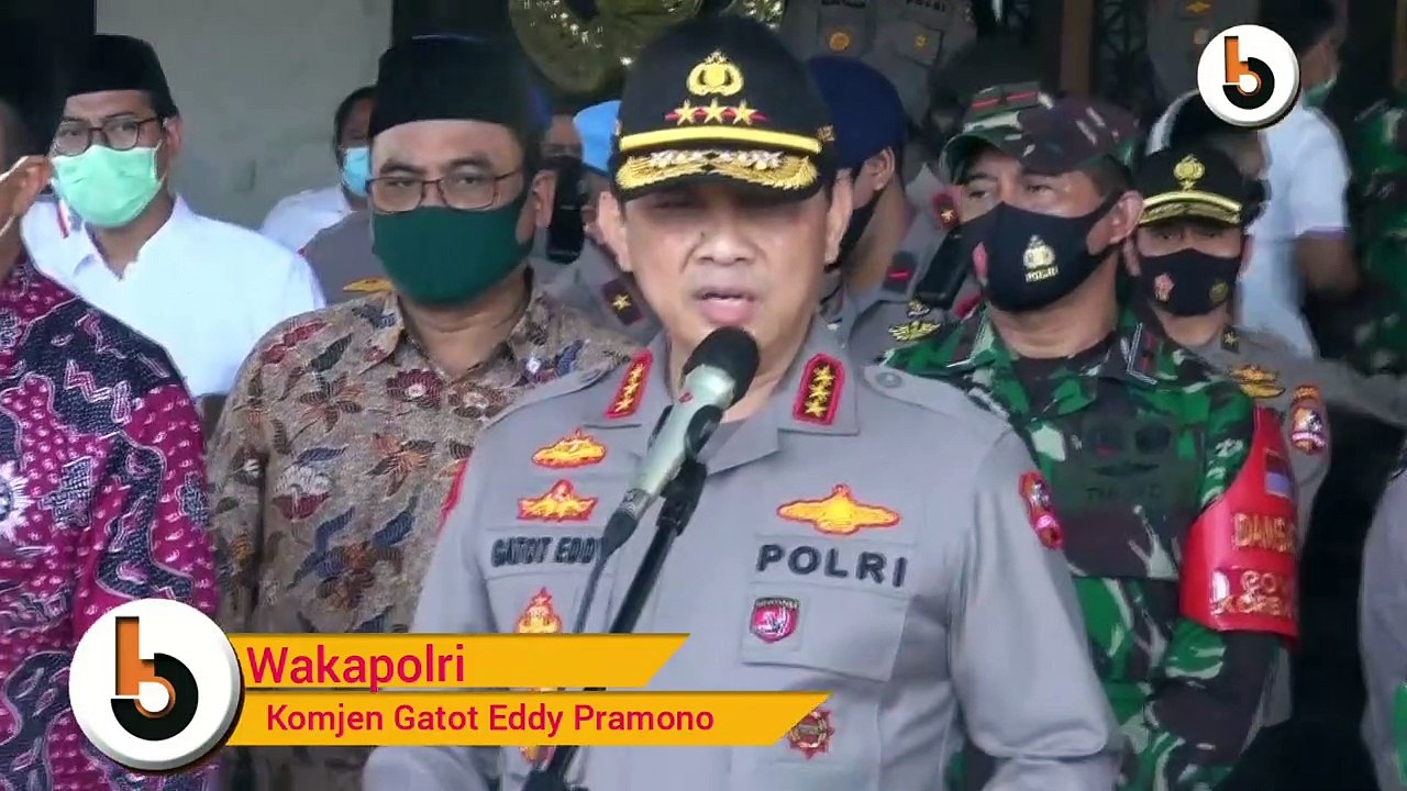 WAKAPOLRI BERMASKER GAYA HIDUP BARU & SUMBANG 1,5 JUTA MASKER