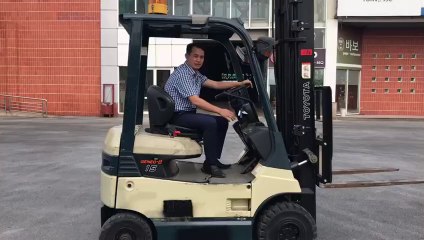 Xe nâng điện 1.5 tấn Toyota 7FBH15. Không lo vấn đề nhà kho hẹp!