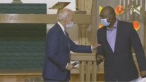 Biden habla con la familia de Blake y escucha las preocupaciones de los vecinos de Kenosha