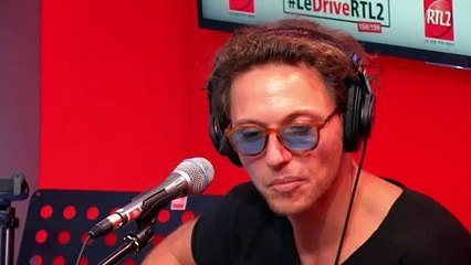 Raphaël interprète  "Let's Dance" en live dans #LeDriveRTL2