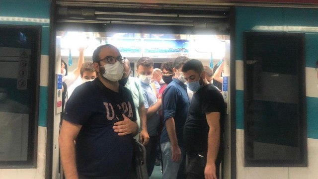 Toplu ulaşıma binen Bilim Kurulu Üyesi: Kurallara uyulmuyor